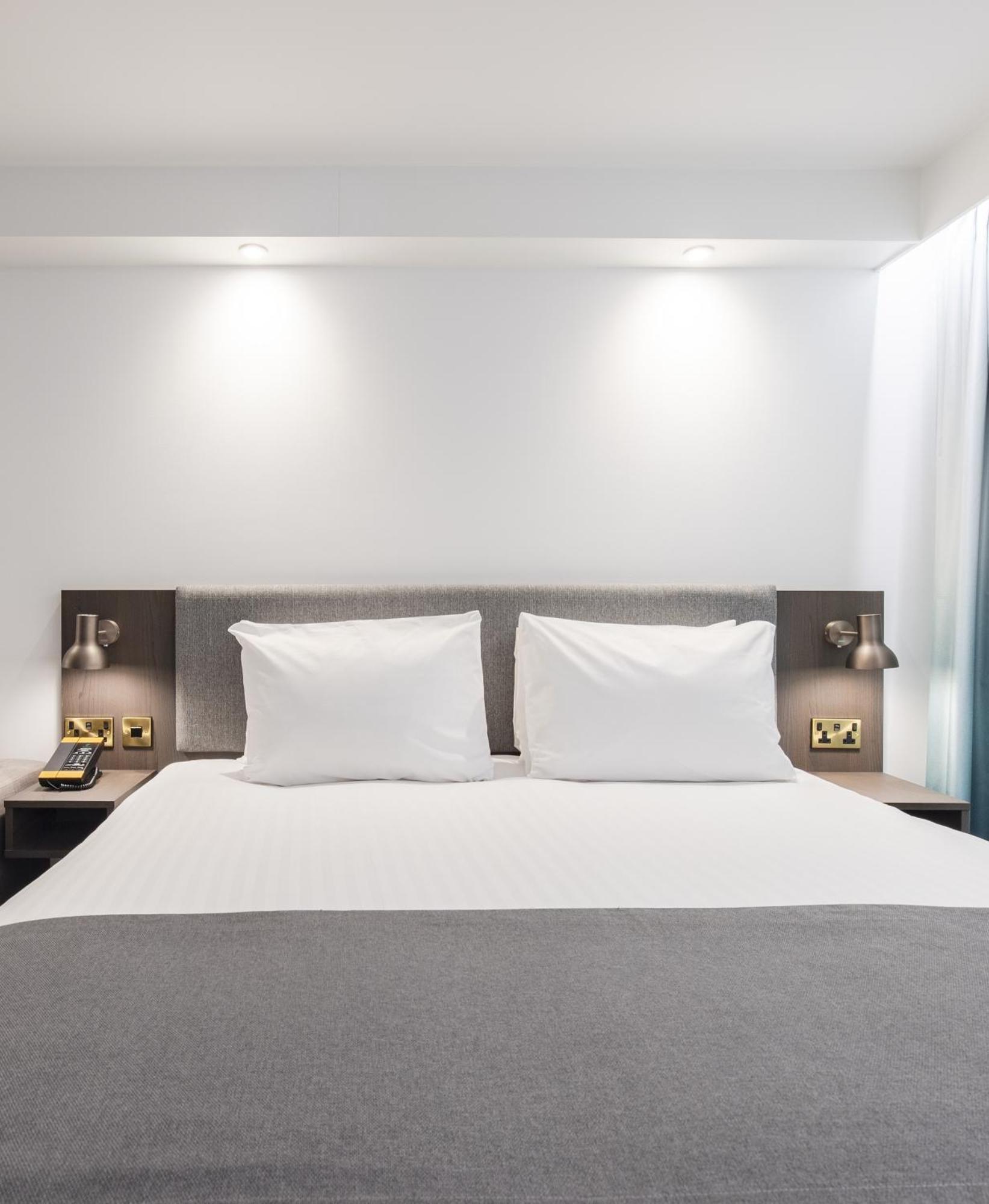 Holiday Inn Bristol Airport By Ihg Redhill  Exterior foto