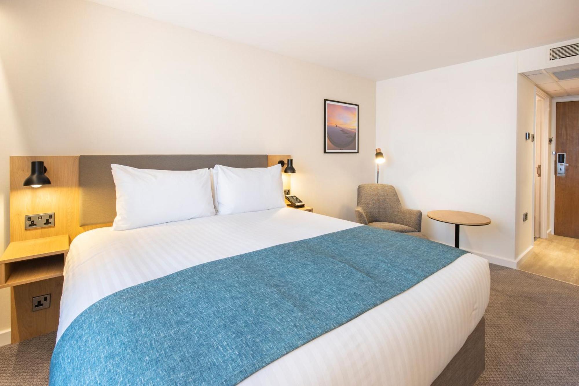 Holiday Inn Bristol Airport By Ihg Redhill  Exterior foto