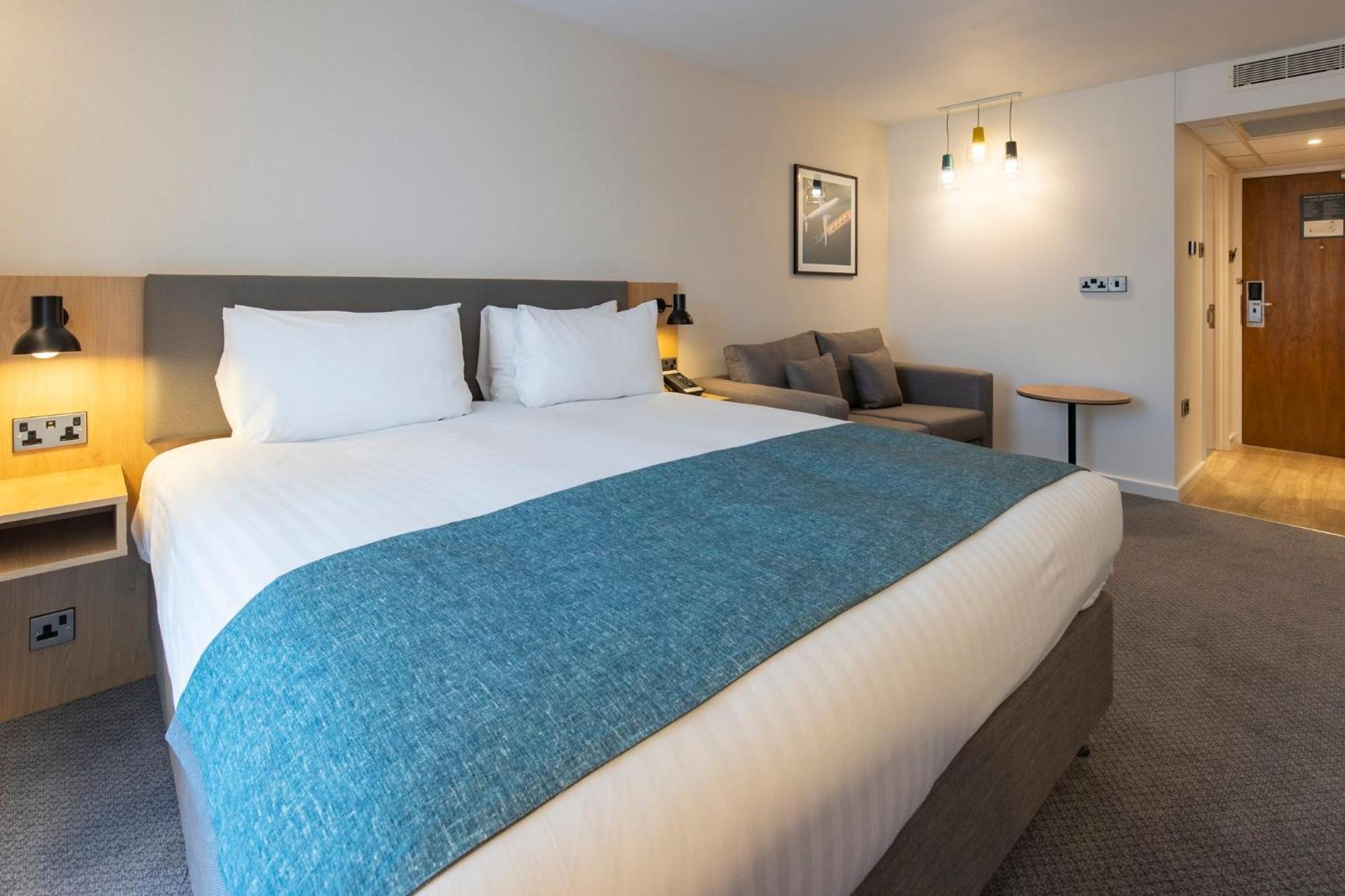 Holiday Inn Bristol Airport By Ihg Redhill  Exterior foto