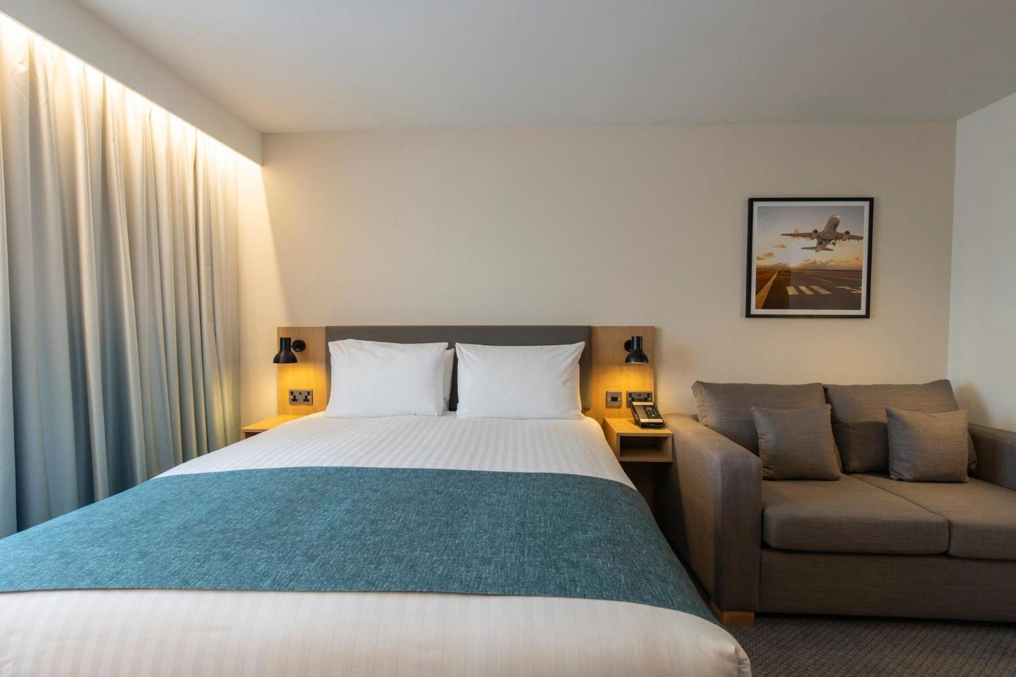 Holiday Inn Bristol Airport By Ihg Redhill  Exterior foto