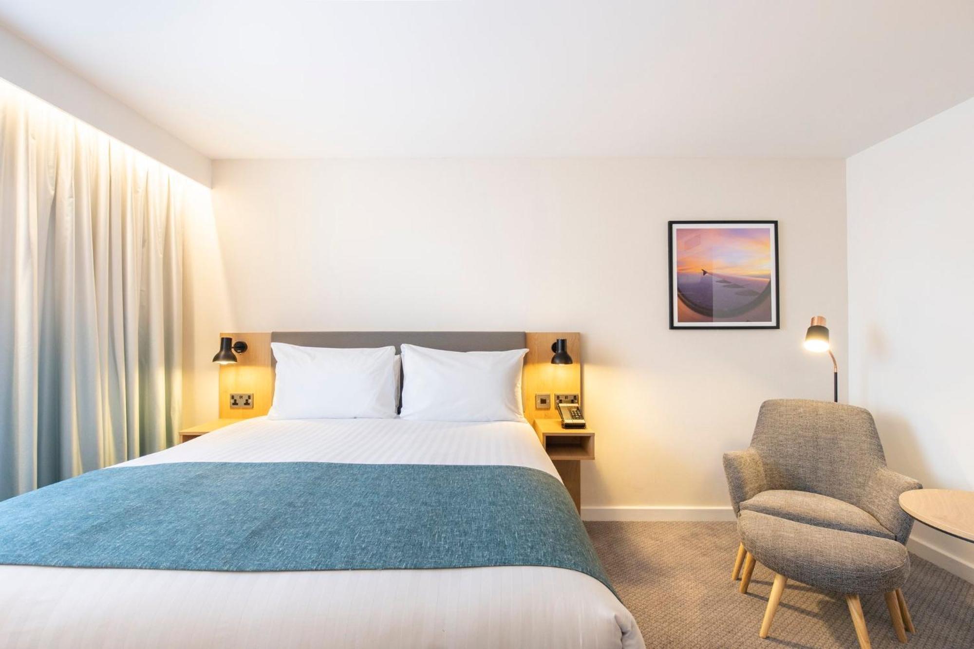 Holiday Inn Bristol Airport By Ihg Redhill  Exterior foto