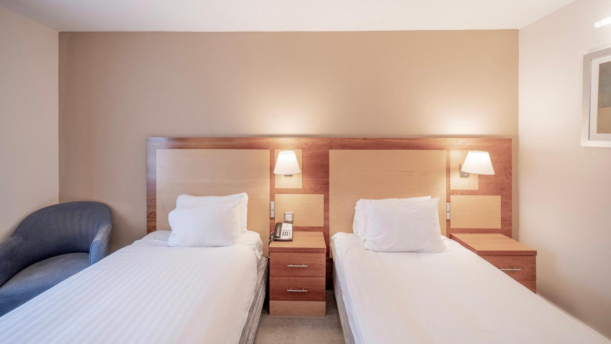 Holiday Inn Bristol Airport By Ihg Redhill  Exterior foto