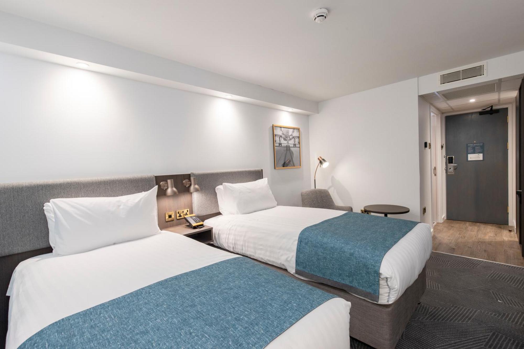 Holiday Inn Bristol Airport By Ihg Redhill  Exterior foto